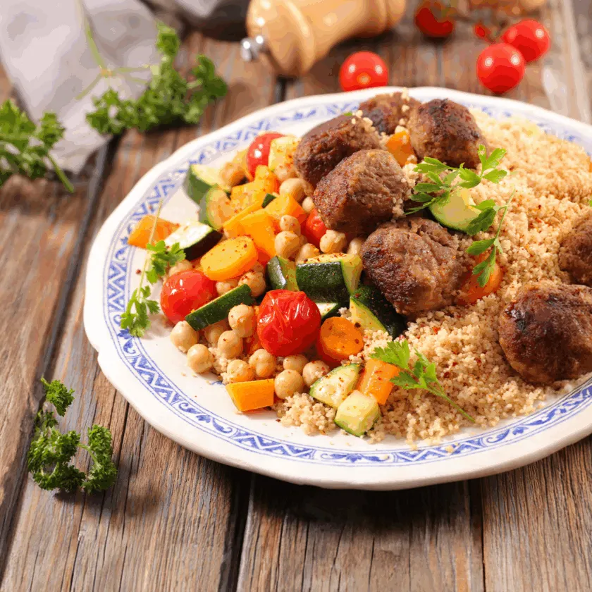 Couscous avec boulettes de viande et sauce Samouraï